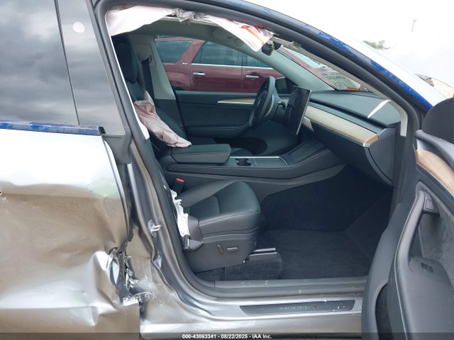2025 TESLA MODEL Y 7SAYGDED0SA345552 Photo 4