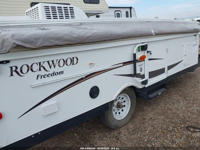 4X4CFMU11FD294915 Rockwood 2015