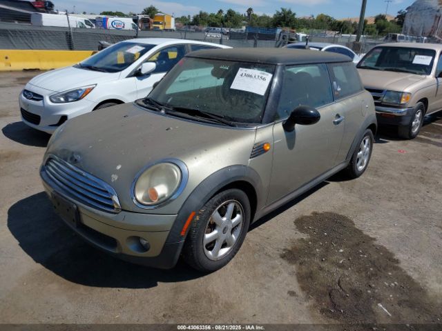 2010 MINI COOPER WMWMF3C55ATZ25184 Photo 1