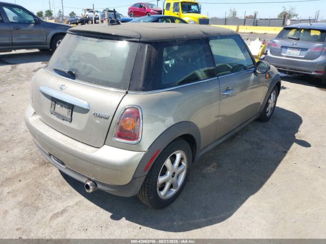 2010 MINI COOPER WMWMF3C55ATZ25184 Photo 3