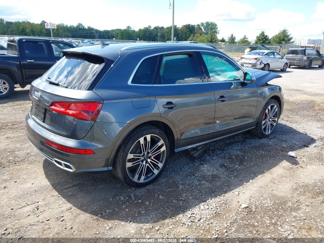2018 AUDI SQ5 WA1A4AFY4J2217370 Photo 3