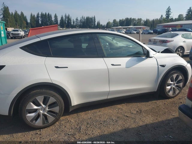 Tesla Model Y 2022 7SAYGDEEXNF361564 Image 13