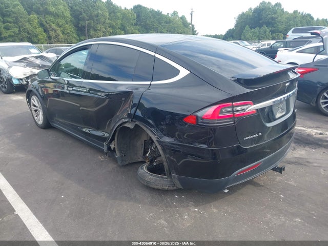 2017 TESLA MODEL X 5YJXCBE20HF034559 Photo 2