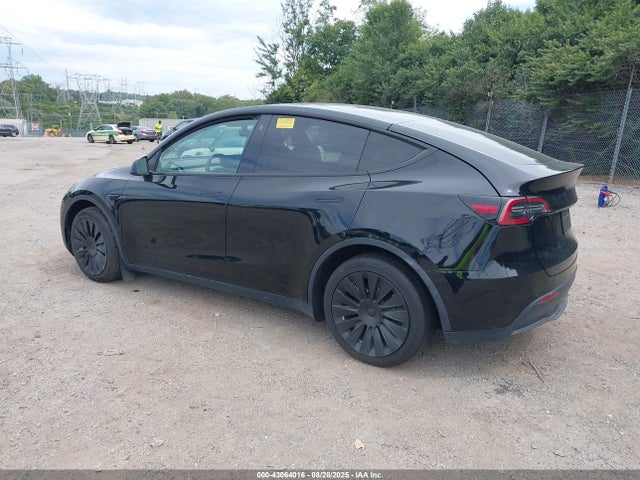 2021 TESLA MODEL Y 5YJYGDEE7MF293297 Photo 2