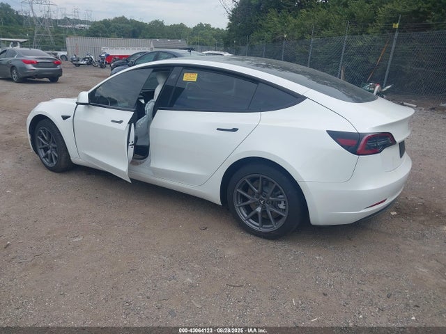 2022 TESLA MODEL 3 5YJ3E1EBXNF260784 Photo 2