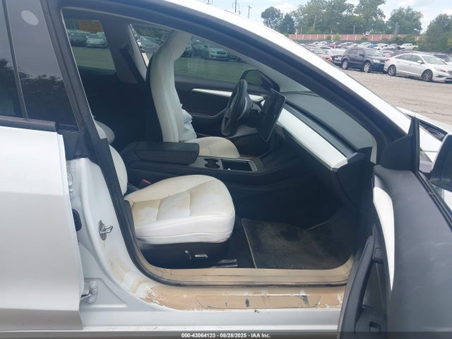 2022 TESLA MODEL 3 5YJ3E1EBXNF260784 Photo 4