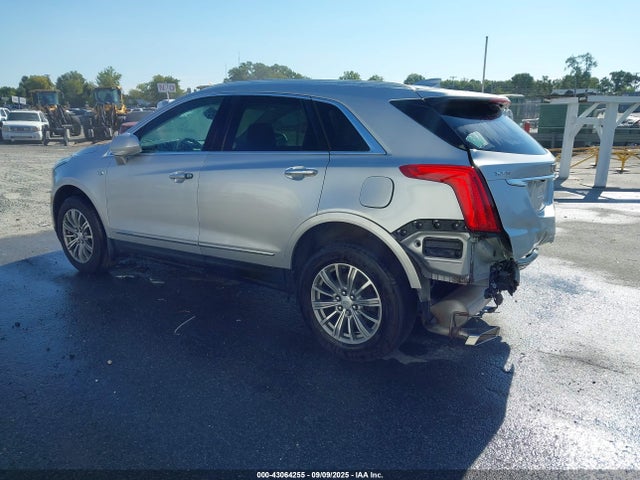 2017 CADILLAC XT5 1GYKNBRS1HZ159718 Photo 2