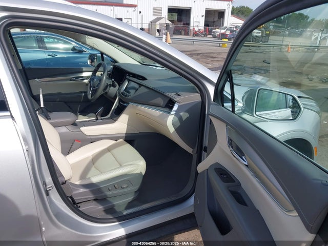 2017 CADILLAC XT5 1GYKNBRS1HZ159718 Photo 4