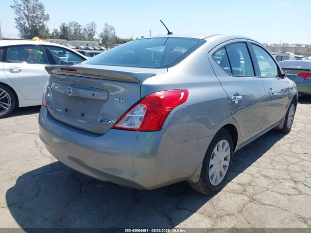 3N1CN7AP9EK457833 Nissan 2014