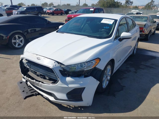 3FA6P0LUXKR272164 Ford 2019