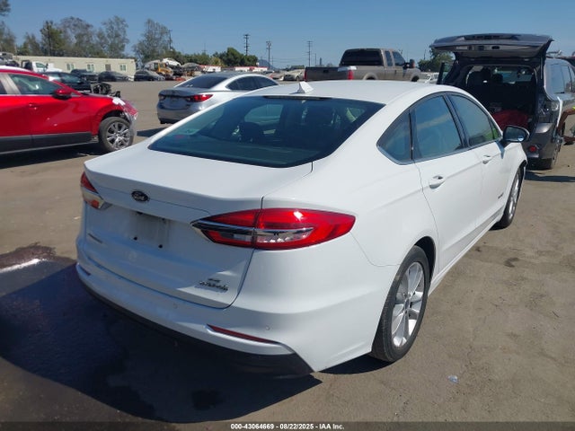3FA6P0LUXKR272164 Ford 2019