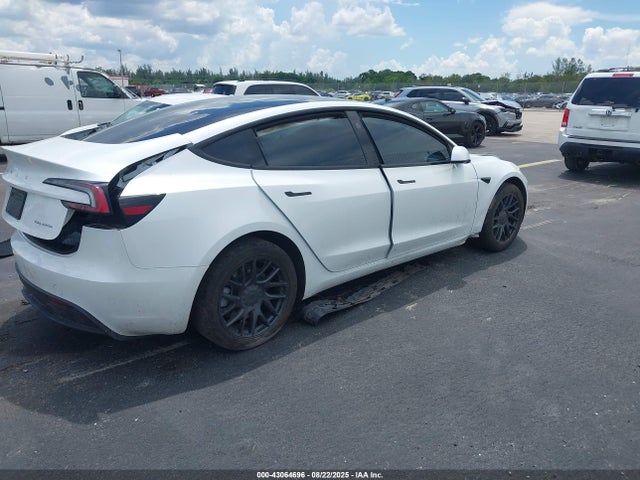 Tesla MODEL 3 2024 5YJ3E1EB4RF811040 Image 12