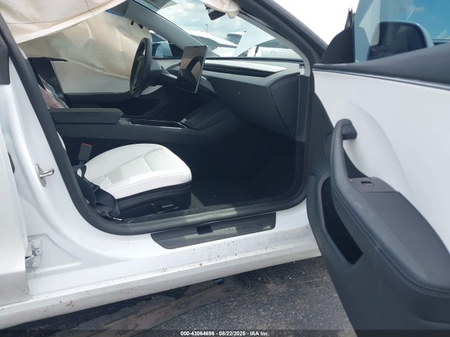 Tesla MODEL 3 2024 5YJ3E1EB4RF811040 Image 5