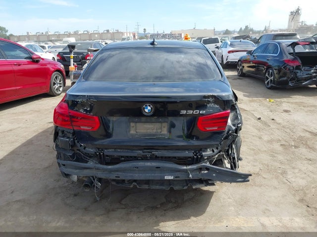 WBA8E1C55JA758782 BMW 330e