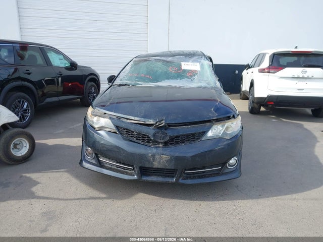 4T1BF1FK0EU783306 Toyota CAMRY SE
