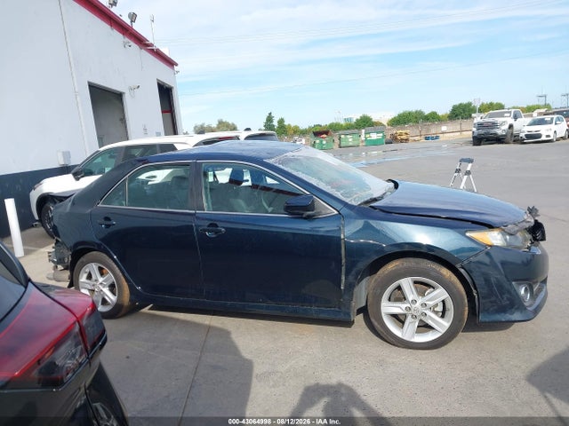 4T1BF1FK0EU783306 Toyota CAMRY SE