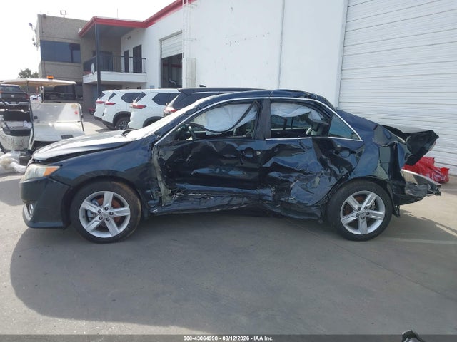 4T1BF1FK0EU783306 Toyota CAMRY SE