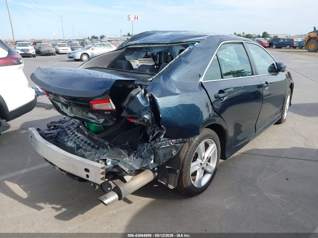 4T1BF1FK0EU783306 Toyota CAMRY SE