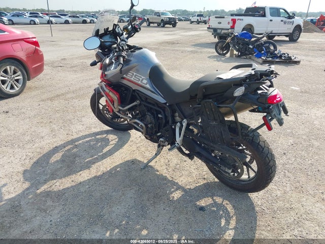 Triumph Motorcycle Tiger 2022 SMTE68DG9NTBA6432 Image 3