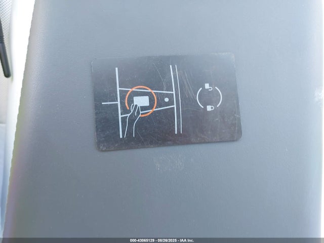 2025 TESLA MODEL 3 5YJ3E1EA2SF999764 Photo 10