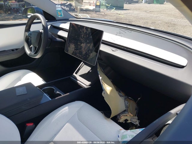 2025 TESLA MODEL 3 5YJ3E1EA2SF999764 Photo 4