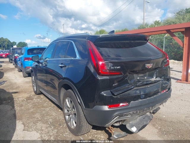 2022 CADILLAC XT4 1GYFZDR48NF140678 Photo 2