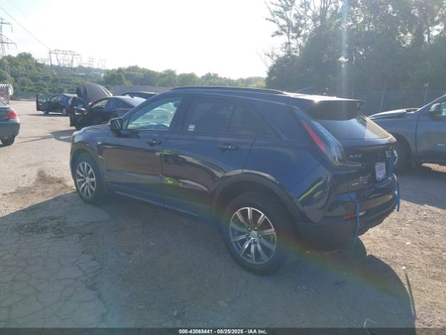 2022 CADILLAC XT4 1GYFZFR47NF111491 Photo 2