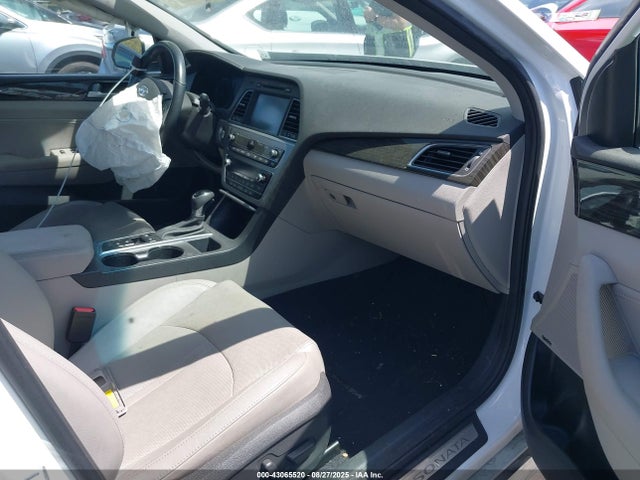 Hyundai 2017 2017 5NPE34AF9HH594657 Image 5