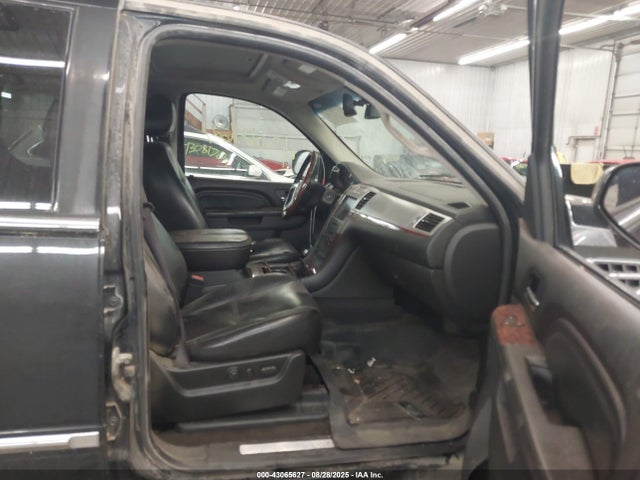 2010 CADILLAC ESCALADE ESV 1GYUKJEF4AR216780 Photo 4