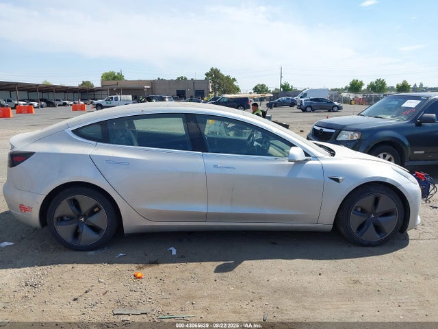 Tesla 2018 2018 5YJ3E1EB1JF065277 Image 14
