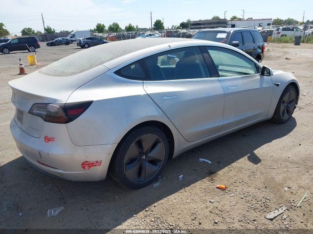 Tesla 2018 2018 5YJ3E1EB1JF065277 Image 4
