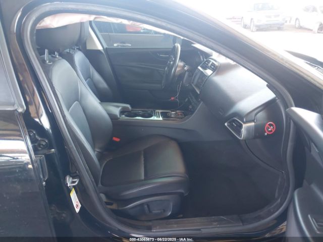 2017 JAGUAR XE SAJAD4BV9HA964676 Photo 4