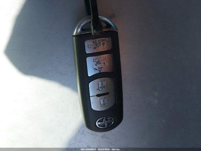 3MYDLBZVXGY100143 Scion p5v