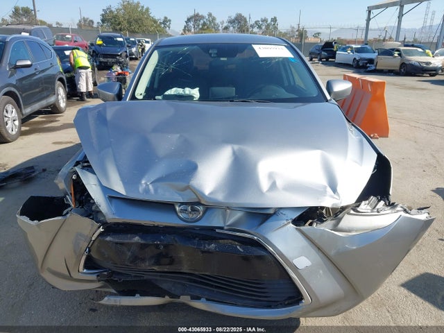 3MYDLBZVXGY100143 Scion p5v