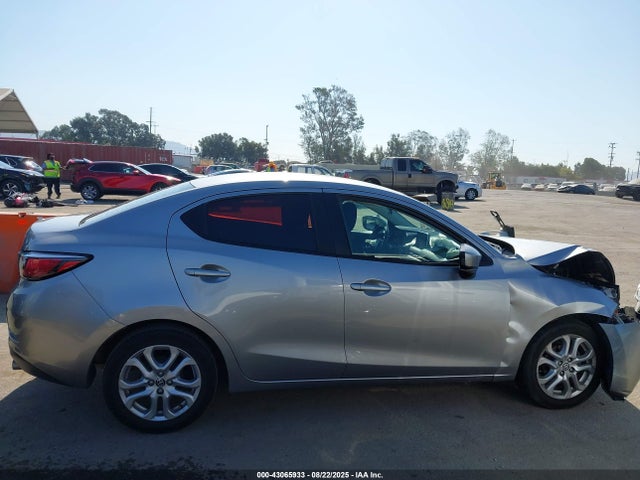 3MYDLBZVXGY100143 Scion p5v