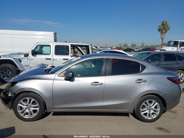 3MYDLBZVXGY100143 Scion p5v