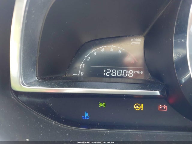 3MYDLBZVXGY100143 Scion p5v