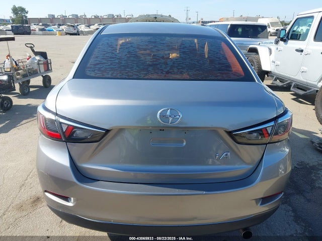 3MYDLBZVXGY100143 Scion p5v