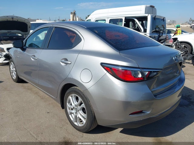 3MYDLBZVXGY100143 Scion p5v