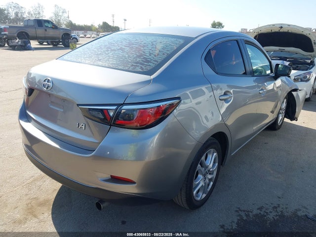 3MYDLBZVXGY100143 Scion p5v
