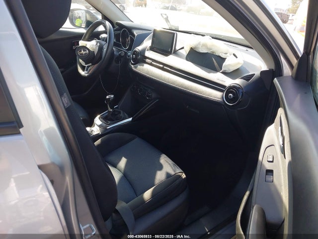 3MYDLBZVXGY100143 Scion p5v