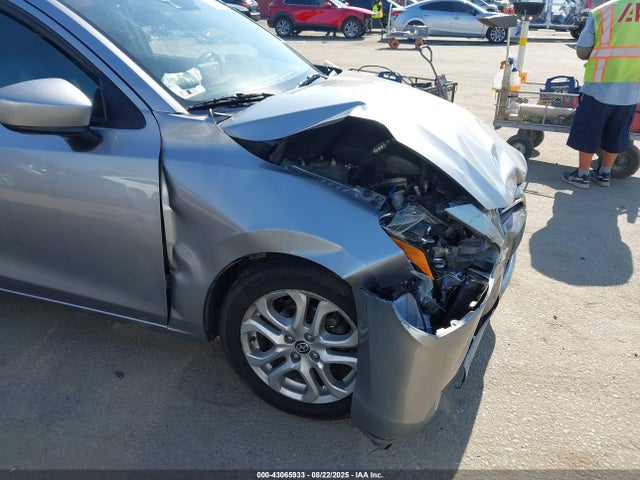 3MYDLBZVXGY100143 Scion p5v