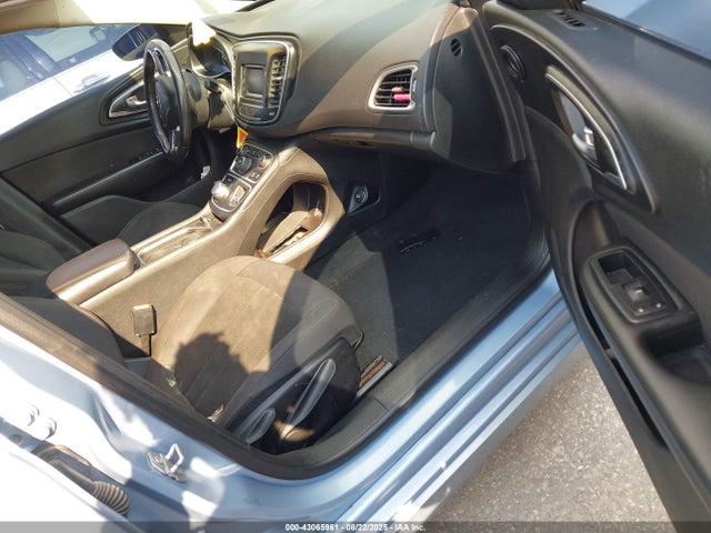 1C3CCCAB6FN745115 Chrysler 200
