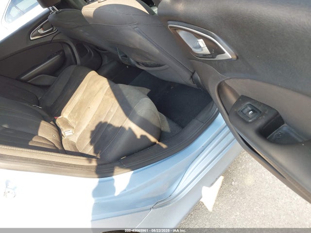 1C3CCCAB6FN745115 Chrysler 200