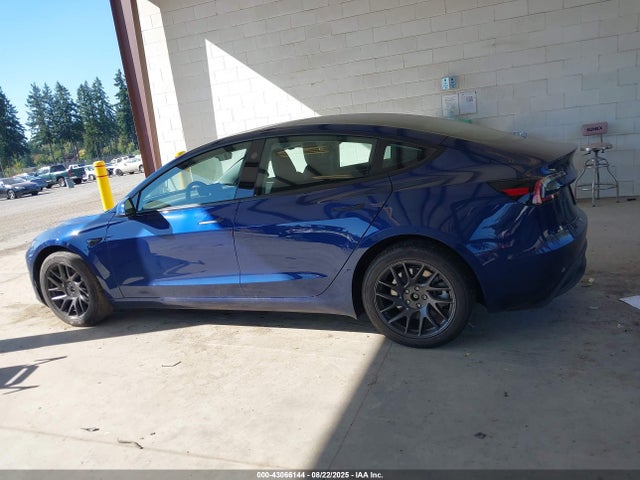 5YJ3E1EB8SF928755 Tesla MODEL 3