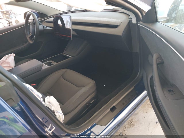 2025 TESLA MODEL 3 5YJ3E1EB8SF928755 Photo 4