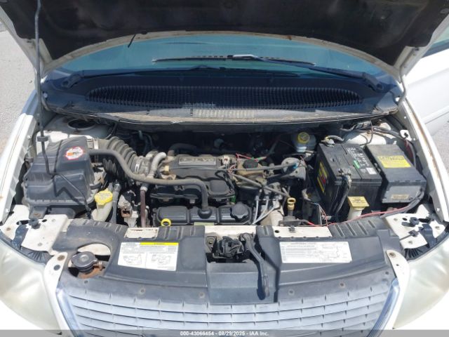 2004 CHRYSLER TOWN & COUNTRY 2C4GP44R84R571581 Photo 9