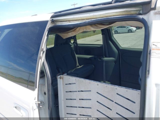 2004 CHRYSLER TOWN & COUNTRY 2C4GP44R84R571581 Photo 7
