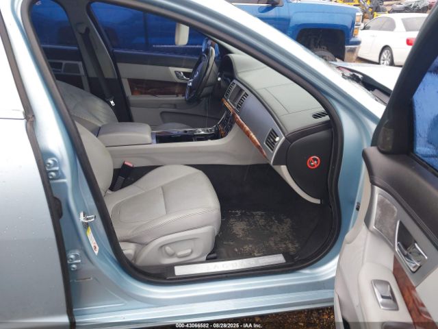 2012 JAGUAR XF SAJWA0FBXCLS28723 Photo 4