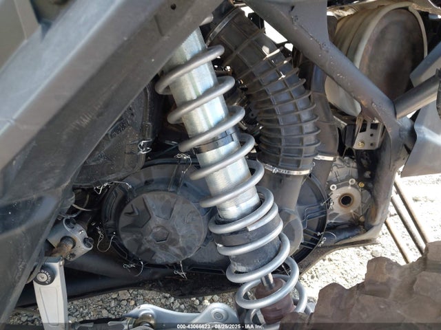 2020 CAN-AM MAVERICK X3 3JBVXAV23LK000723 Photo 8